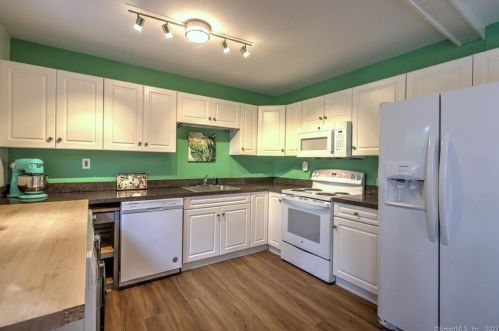 25 Wayne Rd, Milford CT  06460-3843 exterior