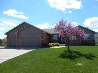1301 Forestview Ct, Wichita KS  67235-7033 exterior