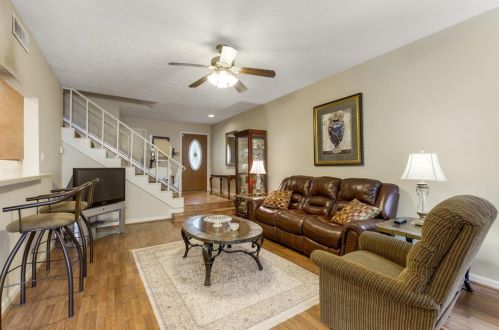 2046 Lakeside Dr, Taylor Lake Village, TX 77586-3301