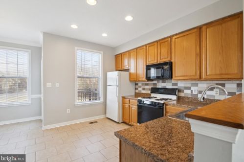 13046 Terminal Way, Woodbridge VA  22193-6116 exterior