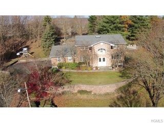 11 Carefree Ln, Airmont, NY 10901-2403