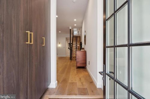 2037 Locust St, Philadelphia PA  19103-5613 exterior