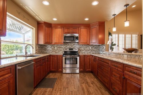 17958 Avenida Alozdra, San Diego CA 92128-1570 exterior