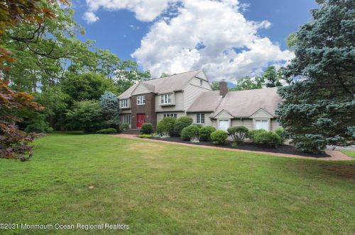 1 Page Dr, Tinton Falls, NJ 07701-5640