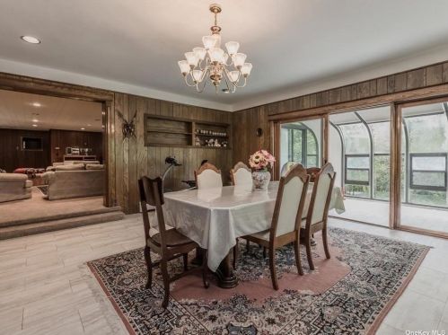 613 Caledonia Rd, Huntington Station NY 11746-5122 exterior