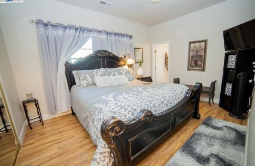 1610 14th St, Oakland CA  94607-1512 exterior