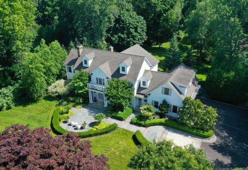 126 Overlook Dr, New Canaan, CT 06840-6825