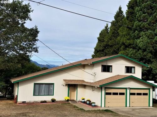 121 Newton Dr, Winston, OR 97496-7524