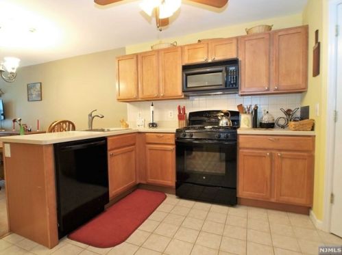 9 Hamburg Tpke, Kinnelon NJ 07405-1539 exterior