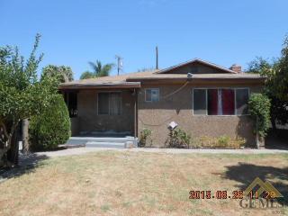 1324 Lincoln St, Bakersfield, CA 93305-3940