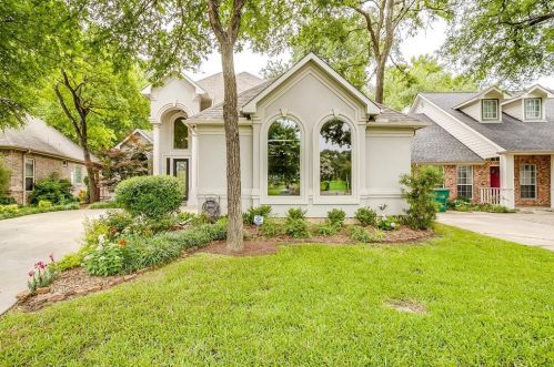 5968 Riverbend Pl, Fort Worth, TX 76112-1064