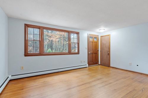 28 Phillipswood Rd, Sandown NH  03873-2427 exterior