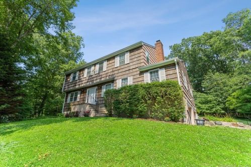 43 Zora Ln, Stamford, CT 06903-5101