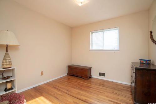 87 Central Ave, New Hyde Park NY  11040-4134 exterior