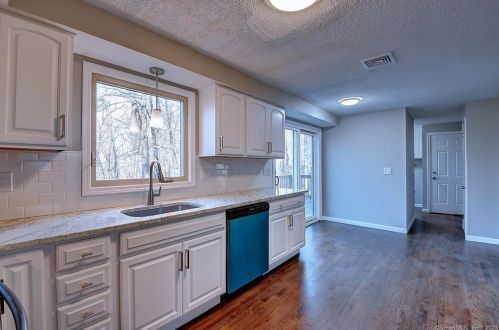 50 Bette Dr, Manchester CT  06040-6814 exterior