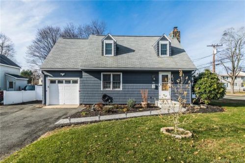 1 Laurel St, Plainville, CT 06062-2316