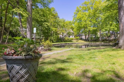 4621 Livingston Ave, Bronx, NY 10471-3308