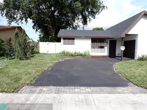 8351 3rd St, Hollywood, FL 33024-6661