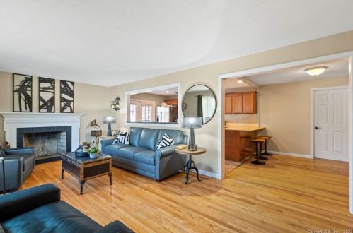 54 Piping Rock Dr, Waterbury CT  06706-2425 exterior