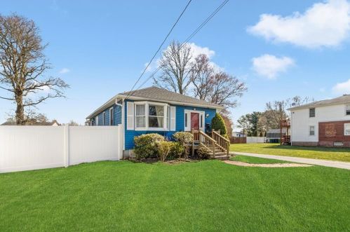 184 Grove Ave, Warwick RI  02889-5404 exterior