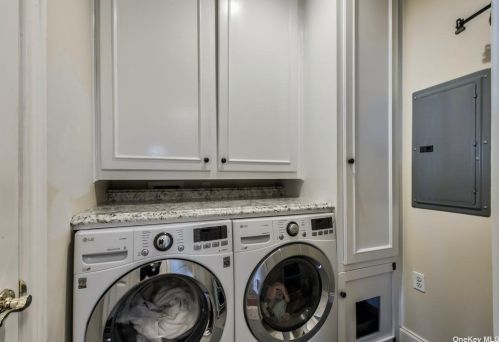 131 Roosevelt Way, Westbury NY  11590-6668 exterior