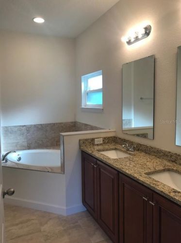 706 Pelican Ct, Kissimmee FL exterior