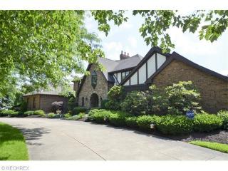 3672 Sanctuary Dr, Akron, OH 44333-1750