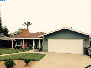 4810 Tulare Ave, Visalia CA  93277-1567 exterior