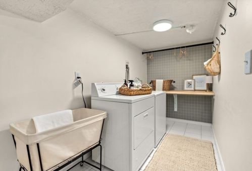 76 Chester Ave, Dedham MA  02026-6514 exterior