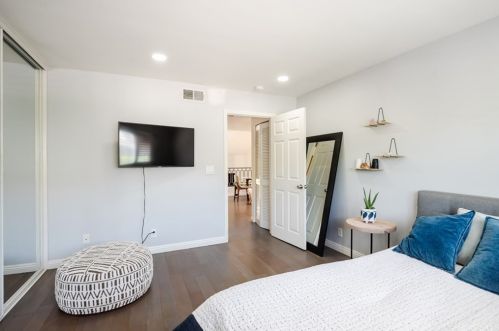 4 Bermuda Ct, Manhattan Beach CA  90266-7240 exterior