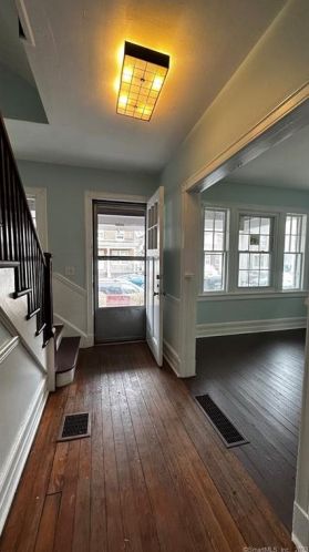 407 East Ave, Bridgeport CT  06610-2963 exterior