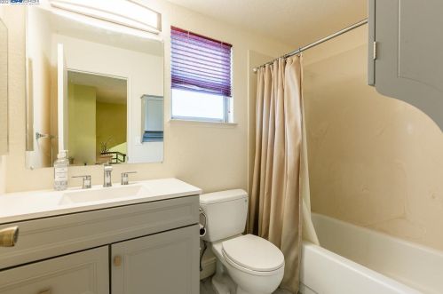 1408 Greenfield Cir, Pinole CA  94564-2136 exterior