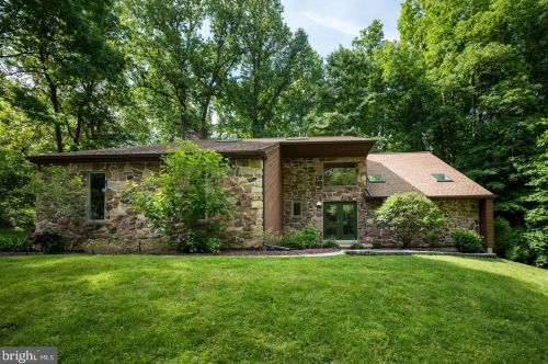 3 Hollow Ln, Downingtown, PA 19335-3273