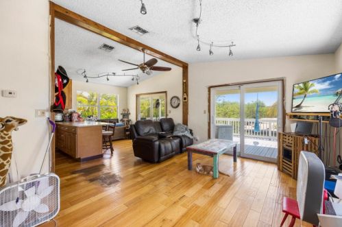 67 Pelican Ln, Summerland Key, FL 33043-3318