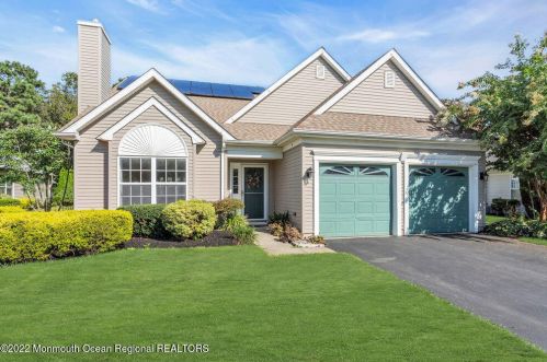 118 Skyline Dr, Lakewood, NJ 08701-5752
