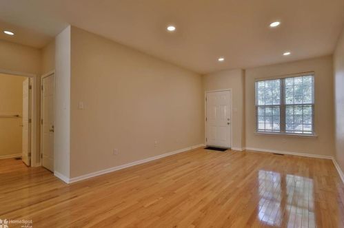 8149 Cross Creek Cir, Breinigsville PA  18031-1330 exterior