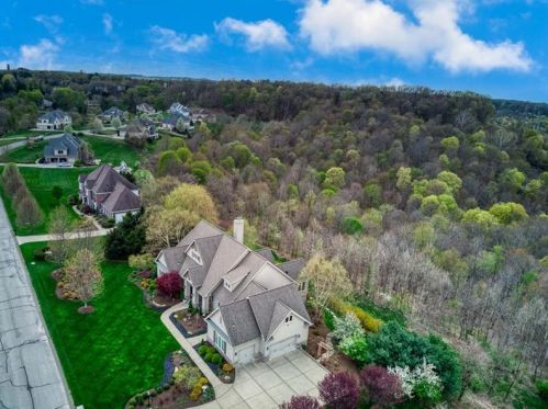 75 Charleston Sq, Sewickley, PA 15143-8794