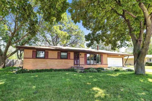 1170 Cormier Rd, Green Bay, WI 54304-4273