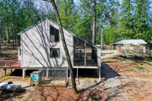 15575 Kitkitdizze Dr, Grass Valley, CA 95945-8673