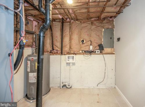 5512 Carousel St, Fredericksburg VA  22407-1205 exterior