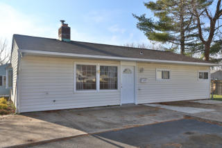 11 Chestnut Ln, Levittown, PA 19055-1627