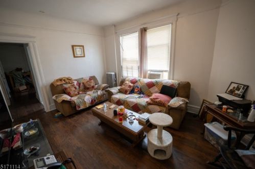 44 Chadwick Ave, Newark NJ 07108-1529 exterior