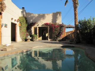 54700 Avenida Velasco, La Quinta CA  92253-3758 exterior