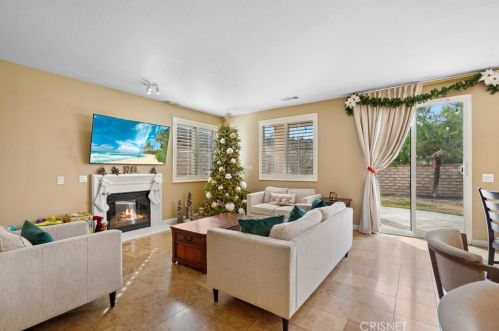 19920 Holly Dr, Santa Clarita CA  91350-3698 exterior