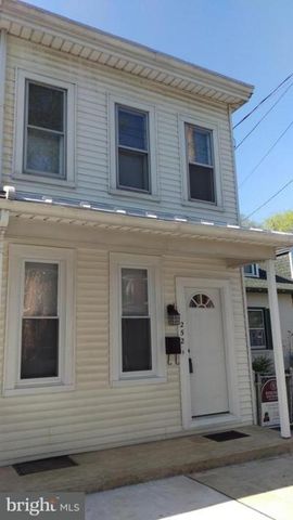 252 Louther St, Carlisle PA  17013-2530 exterior