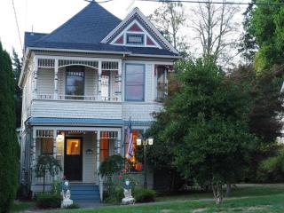1106 Olympia Ave, Olympia WA  98506-4035 exterior