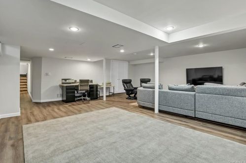 9 Farview Ter, Airmont NY  10901-7531 exterior