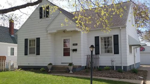1222 Hawthorne Ave, Waterloo IA  50702-1907 exterior