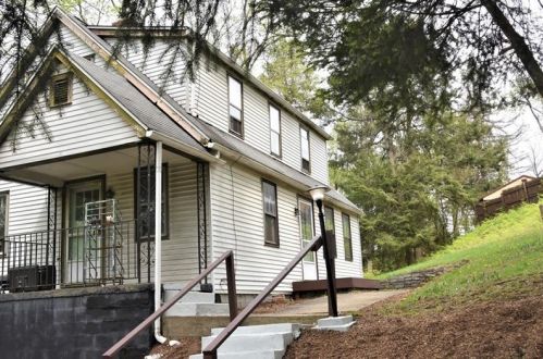 524 Thompson Run Rd, Pittsburgh, PA 15237-3940