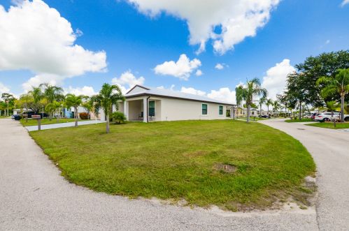 2 Tosca, Fort Pierce FL 34951-2819 exterior